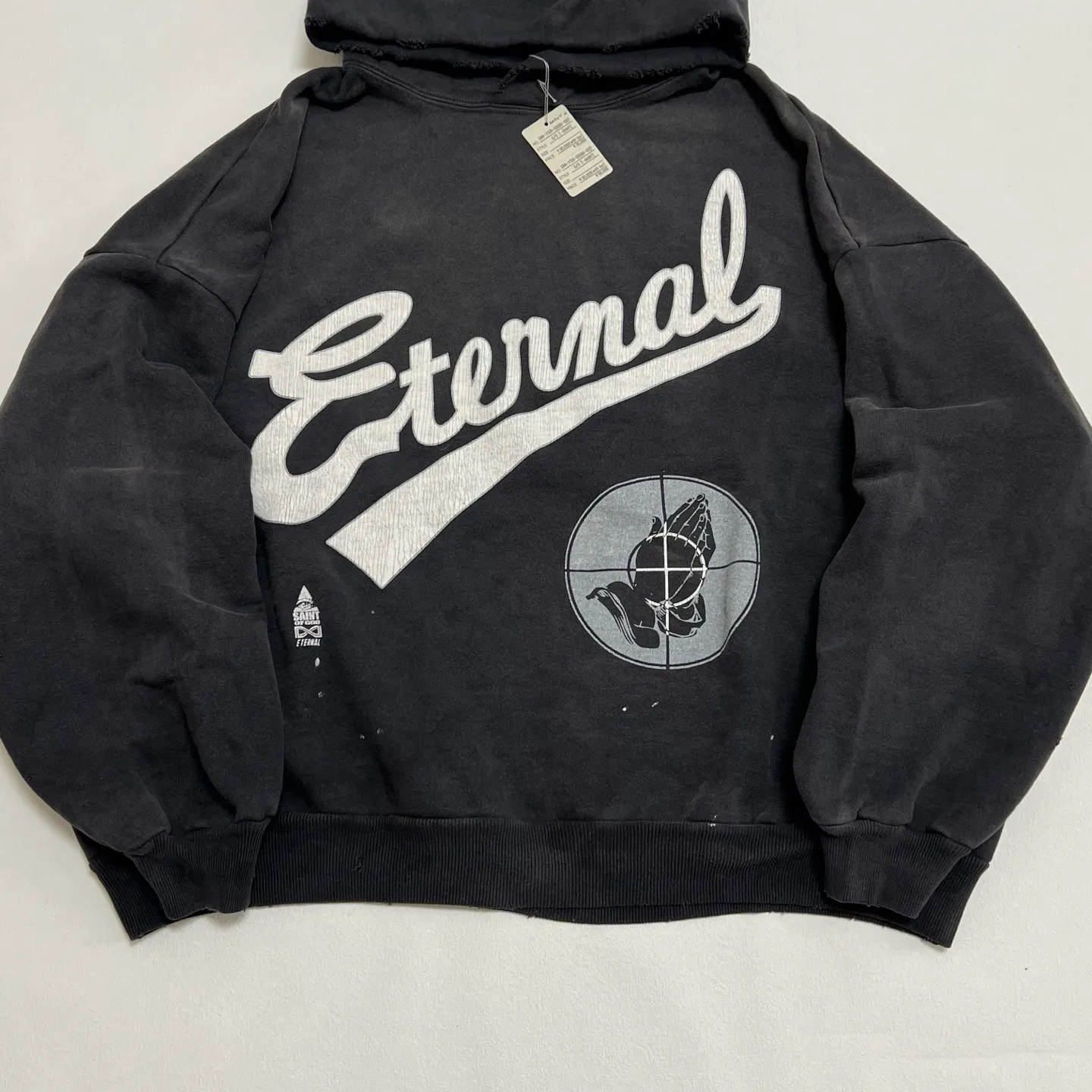 SAINT Mxxxxxx × FEAR OF GOD FG_HOODIE/SNT OF GOD/BLK FOG joint model ETERNAL praying crosshair distressed hoodie. Washed black S-XL. This season's popular super popular joint model. The original version is the same. Thin spring and summer fabrics. The upper body is comfortable. The BOXY version of the short fat wide shoulder line. Fashion darling wears it with a high-end feel. Heavy washing and water fading technology. The horse is repositioned. Excessive wear and damage graffiti treatment. Correct version FOG joint main mark/wash mark/little angel mark